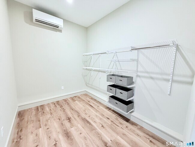 Photo - 29 E Main St Unidad B3