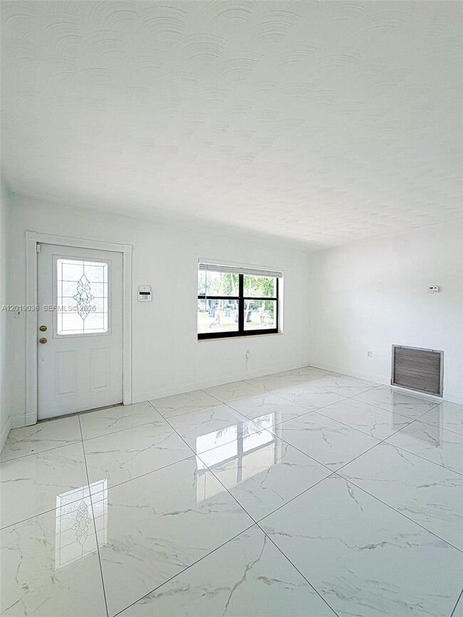 Photo - 240 NW 36th St