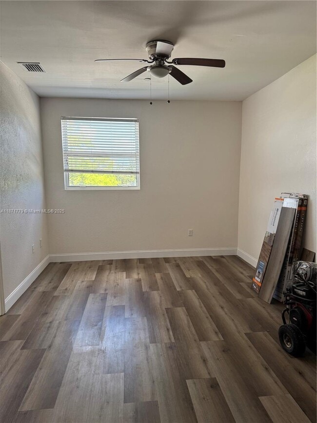 Building Photo - 1525 NW 60th St Unit 7-6-2 Rental