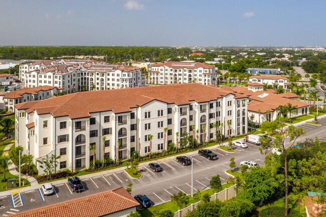 Lago Apartments