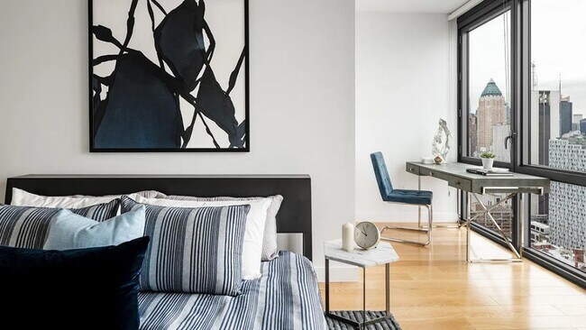 606 W 57th St Unit 327