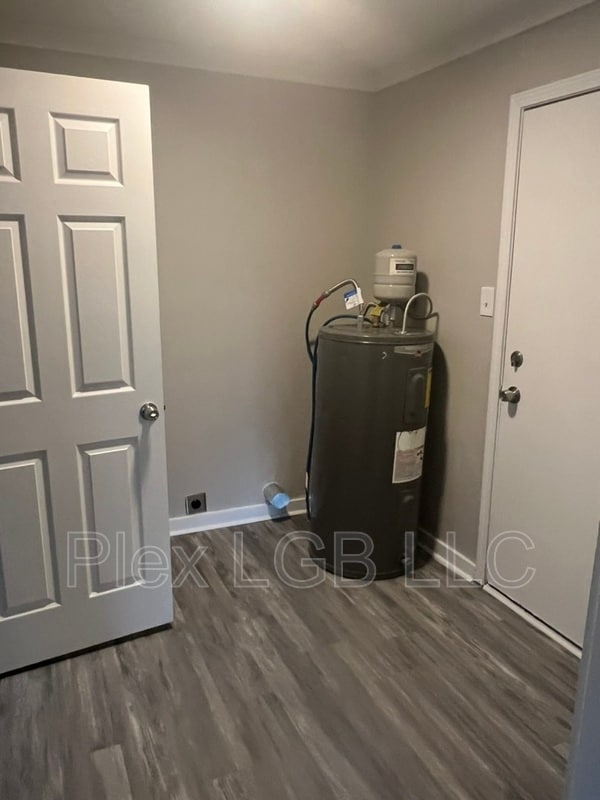 Photo - 405 Render St