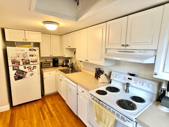 Photo - 592 Centre St Unit 1