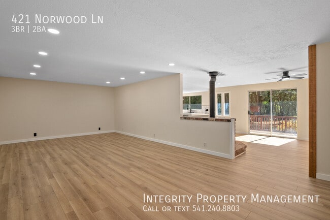 Photo - 421 Norwood Ln