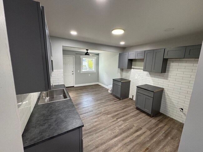 Photo - 384 Clarendon Ave