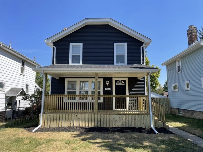 Building Photo - 706 S Richardson Ave Rental