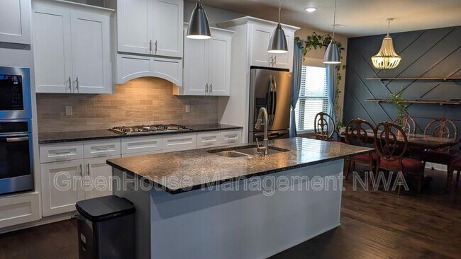 Photo - 1261 Hope St