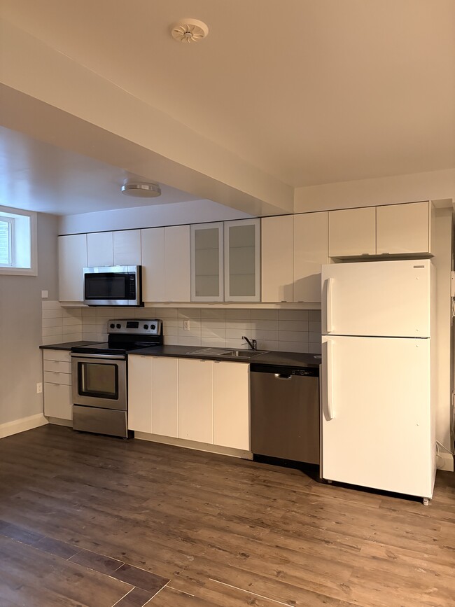 Building Photo - 164 Main St Unit Bsmt