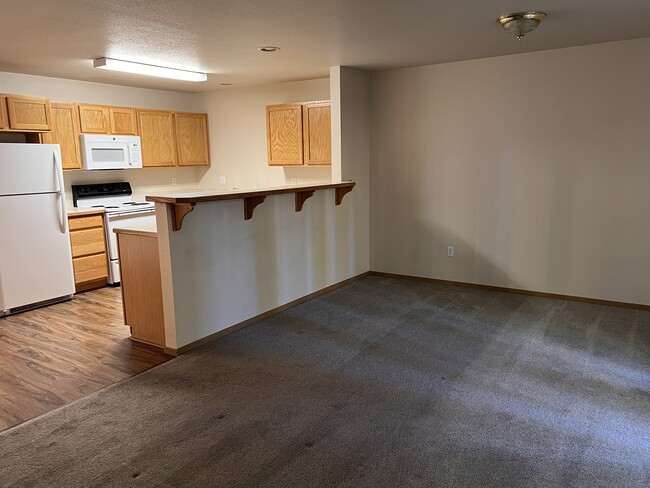 sala de estar y cocina - 5541 Glenridge Way