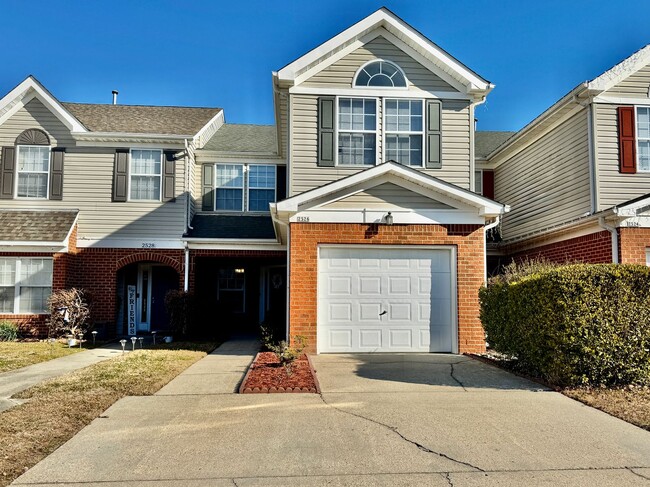 Ready NOW!! Fabulous 3-Bedroom Townhome w/... - Ready NOW!! Fabulous 3-Bedroom Townhome w/...