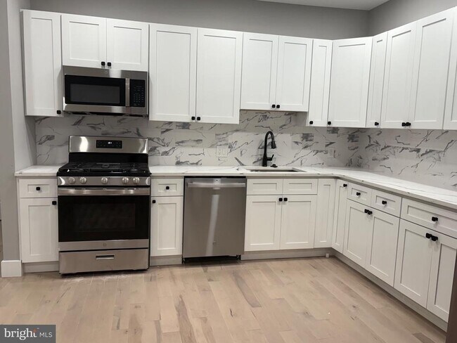 Photo - 2840 W Girard Ave Unidad 3