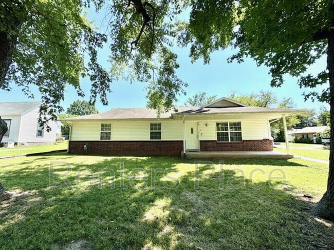 Building Photo - 419 W College St Rental