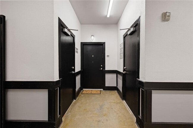 Photo - 5300 Peachtree Rd Unit 0501