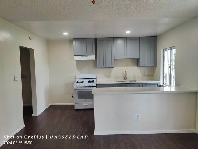 Photo - 2520 Malabar St