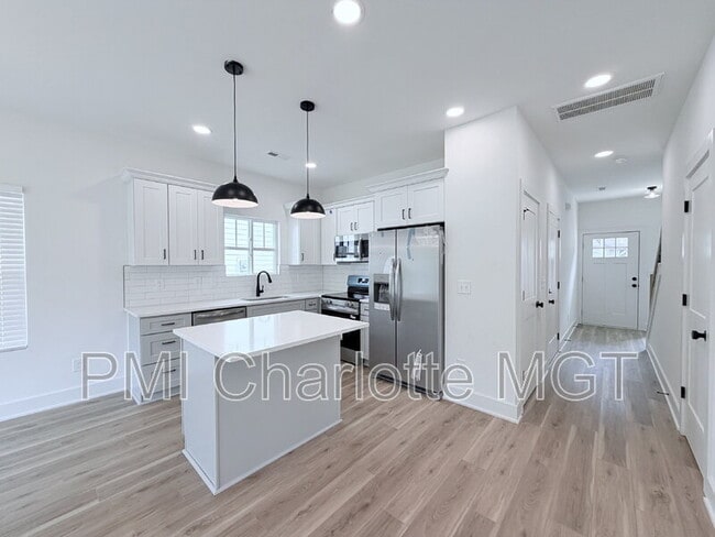 Photo - 7521 Lawyers Rd