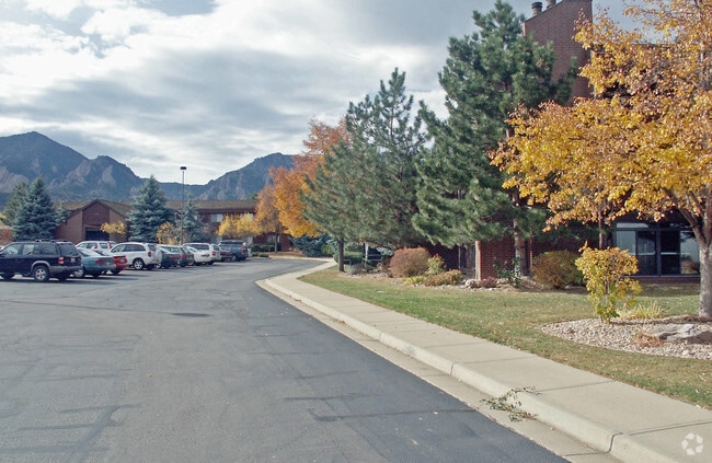 Photo - Meridian Boulder