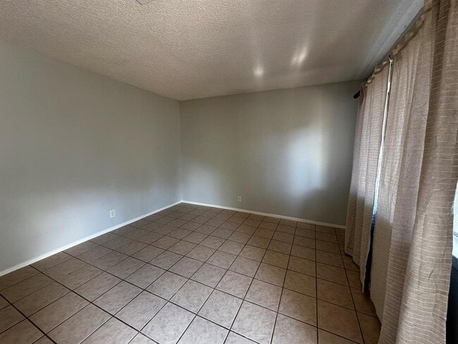 Photo - 310 Craigmont Dr