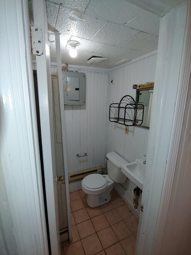 Bathroom - 41 Hooper St Unit 41 Hooper C