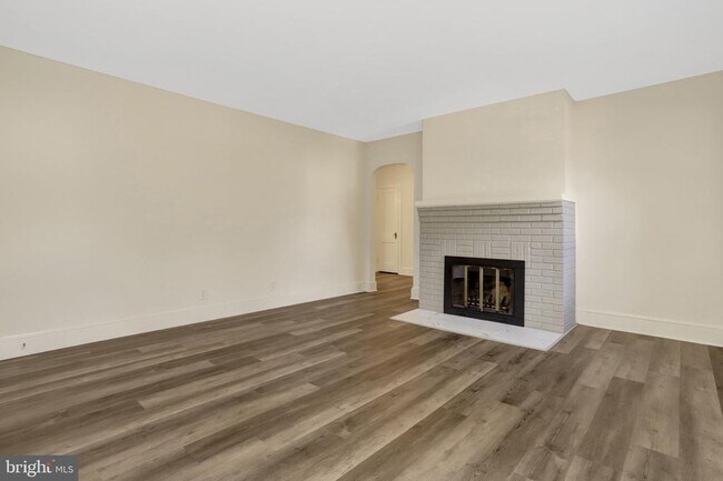 34 E Walnut St