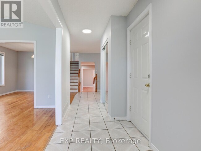 Photo - 163 Daimler Dr