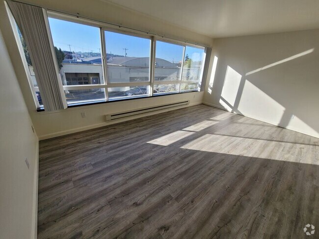 Building Photo - Spacious 1 bedroom with extra closet space... Unit R-208 Rental