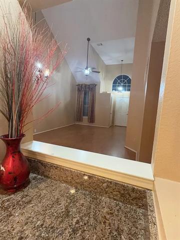 1208 Canoe Ln