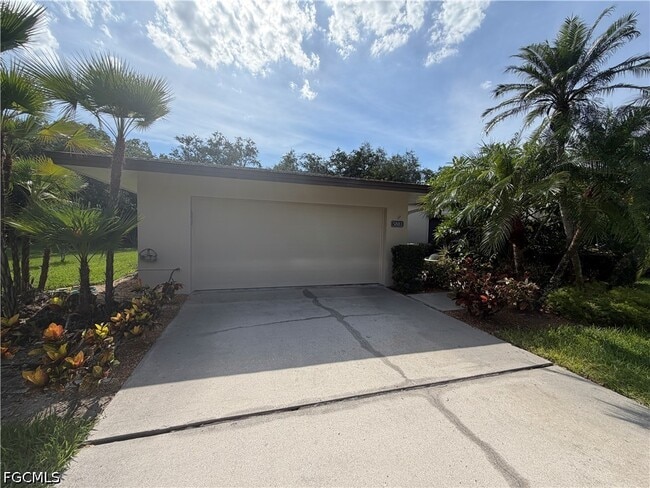 Building Photo - 5883 Sand Oak Dr