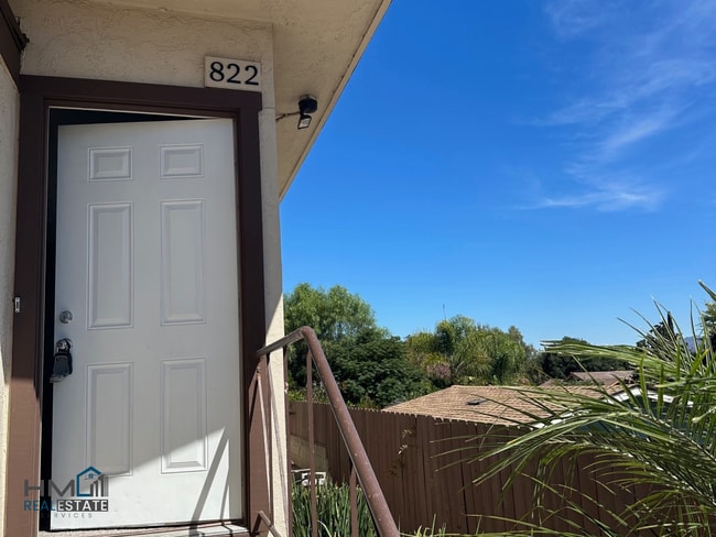 Building Photo - Homes Management - 2 Bed, 2 Bath Triplex i...