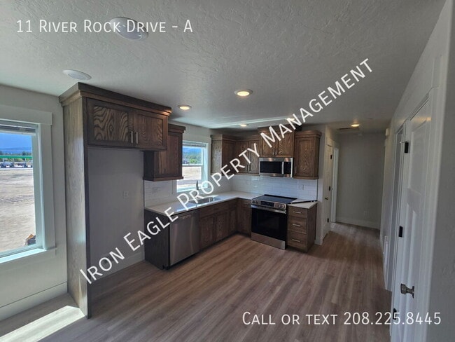 Photo - 11 River Rock Dr