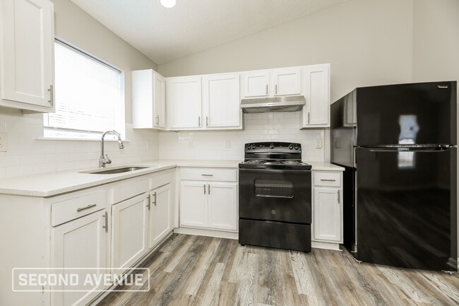 Photo - 1920 Mc Millan St