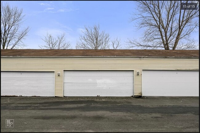 Detached one car garage - 180 S Waters Edge Dr Unit 301
