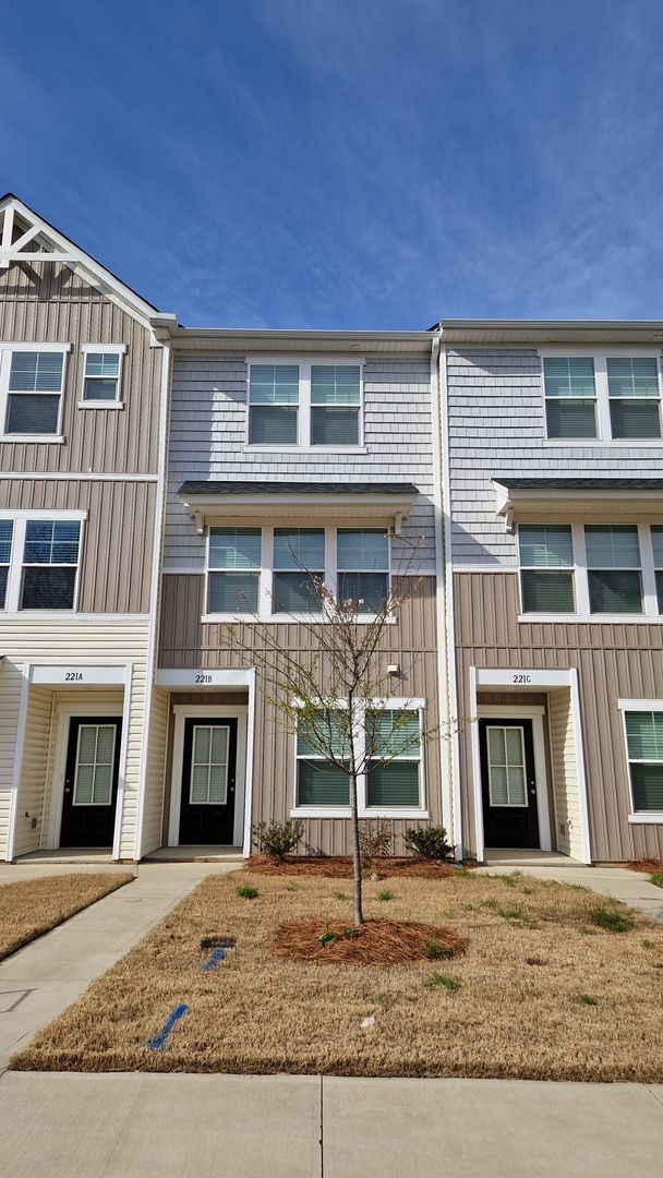 Building Photo - Brand New Townhome | 3 BR/3.5BA | 1-Car Garage | Near Downtown Mooresville