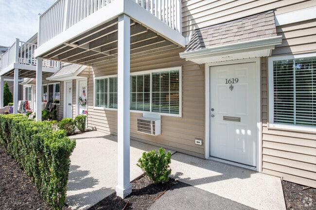 1 BR, 1 BA - 864 SQFT