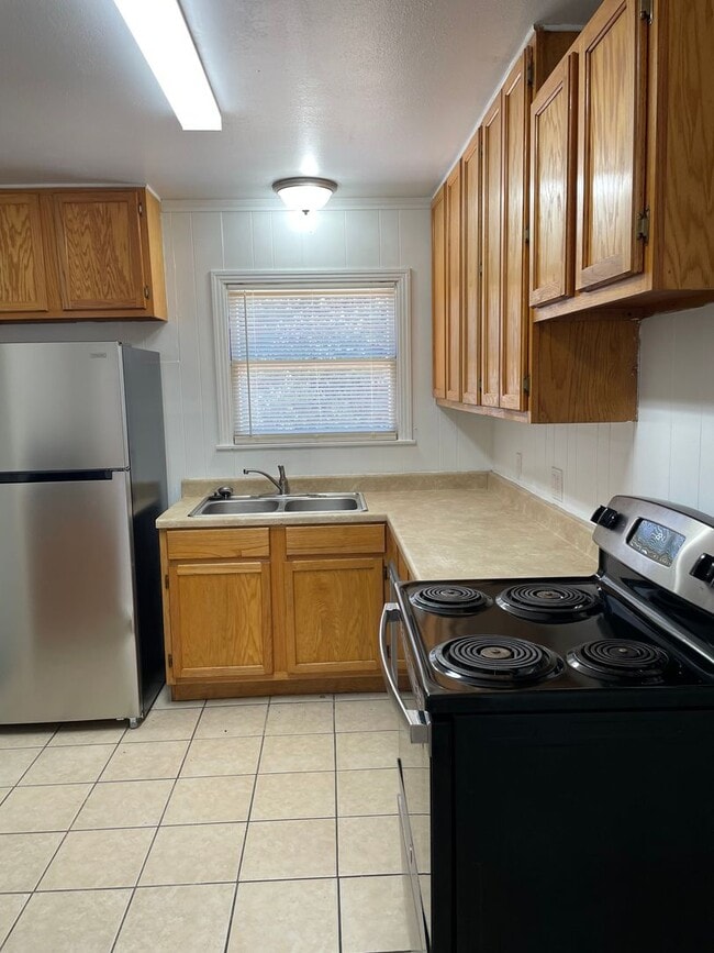 Photo - Available Now! *Pet Restrictions* 3 Bedroo...