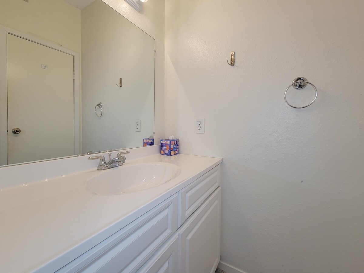 Photo - 7119 N Holiday Dr