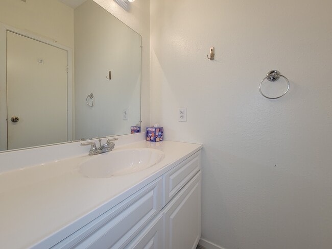 Photo - 7119 N Holiday Dr
