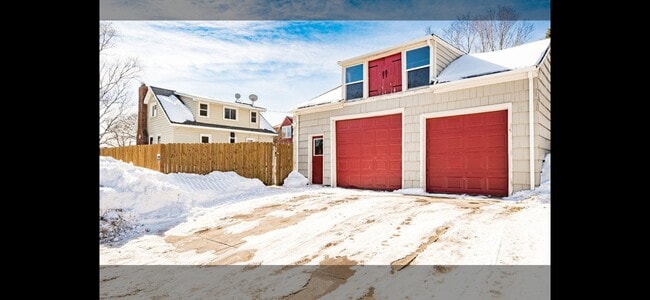 Photo - 445 E Oxford St