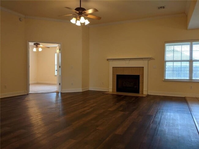 Photo - 560 Dogwood St