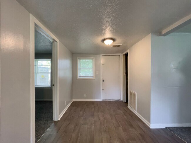 Photo - 1521 E Kirby Ave Unidad 1521 1/2