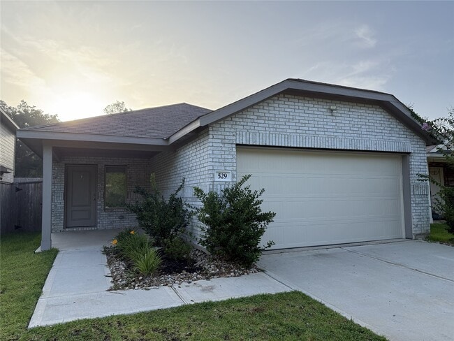Building Photo - 529 Falling Cave Dr