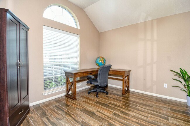 Photo - 25923 Marshbrook Ln