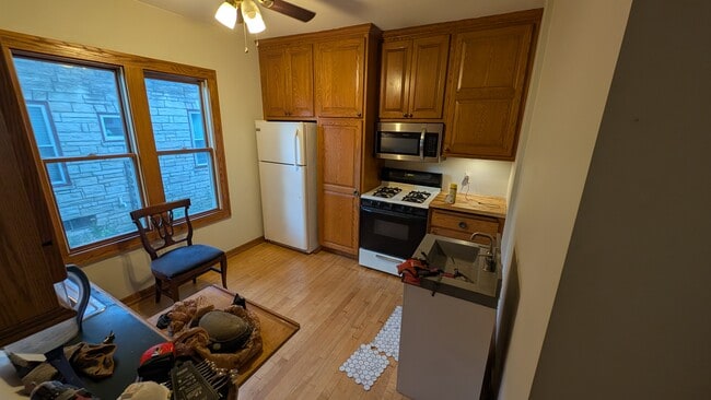 Building Photo - 569 N 65th St Unit Lower Rental