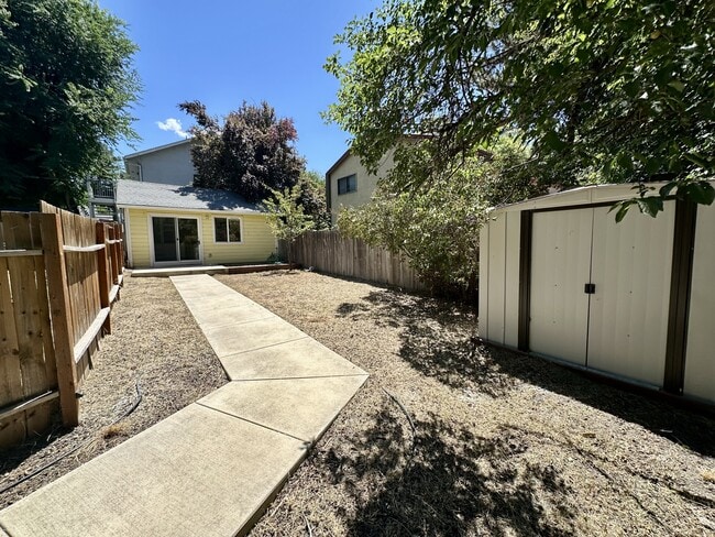Photo - 111 California St