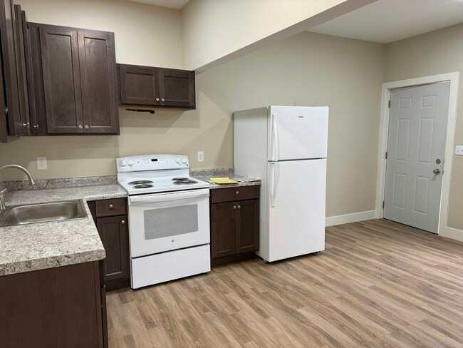 Building Photo - 210 S Eaton St Unit 4