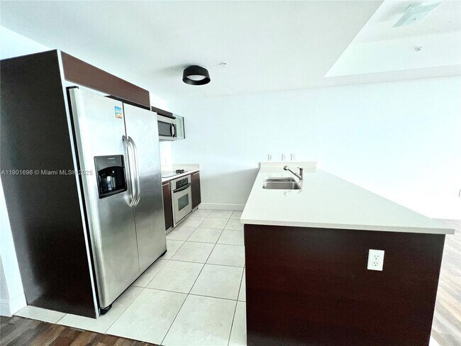 Photo - 1900 N Bayshore Dr Unidad 2909