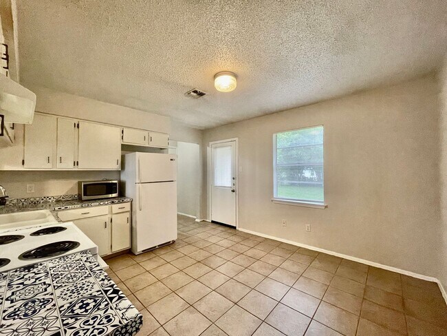 Photo - 2 Bedroom, 1 Bathroom home + Large Yard an...