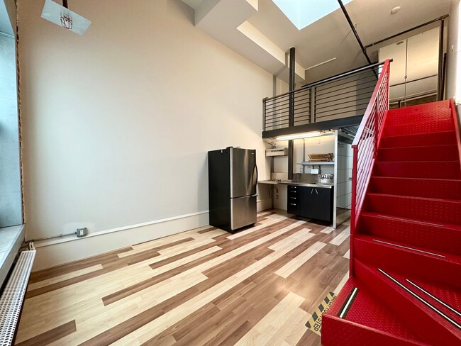 Charming Contemporary 1 Bedroom Loft - Charming Contemporary 1 Bedroom Loft