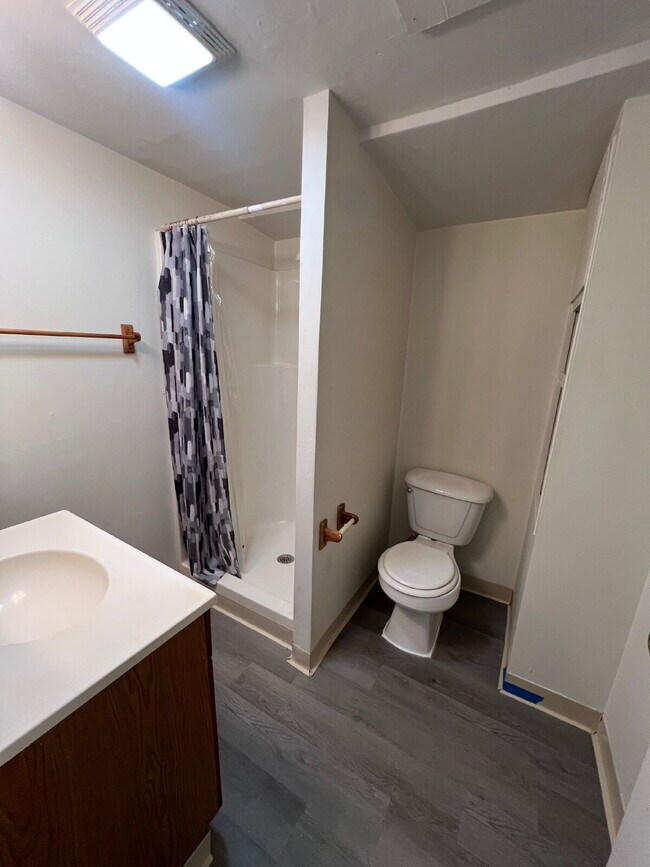 "Charming 1-Bedroom Retreat in Forsyth – Your Cozy Oasis Awaits!"