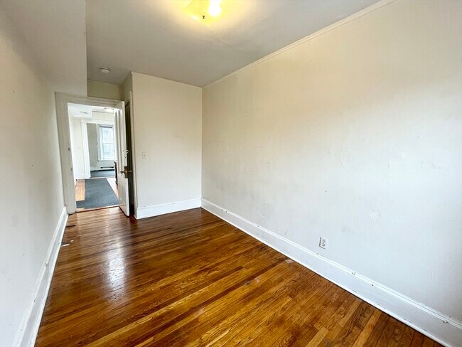 76 Saint Stephen St Unit 3