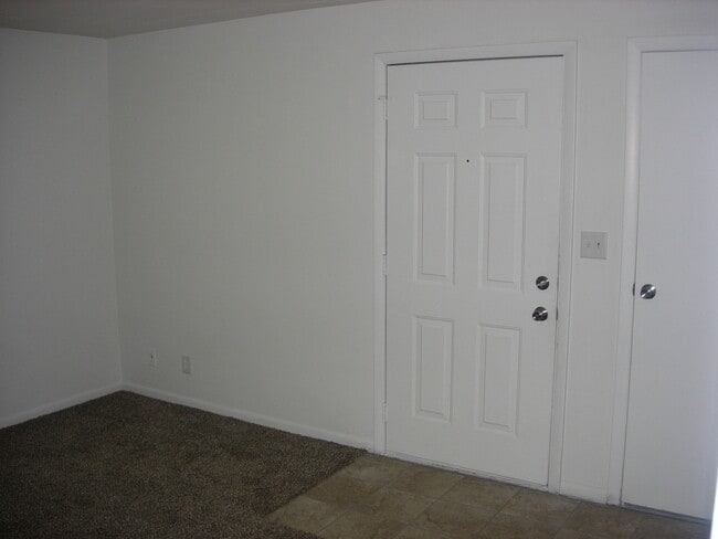 Living room - 1409 Blanchard Ave Unit 1409